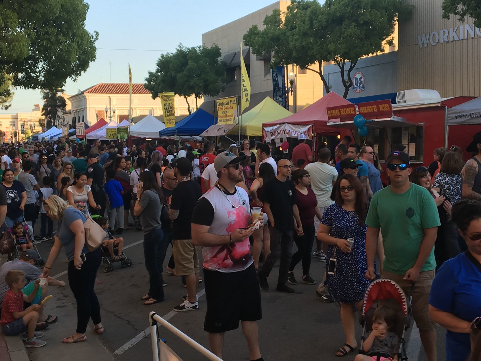 Thursday Market Crowd south